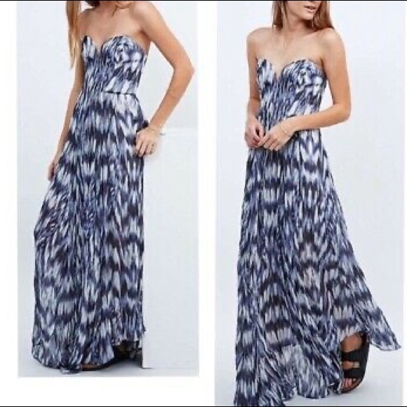 Kimchi Blue Dresses & Skirts - Urban Outfitters Kimchi Blue Daydream Maxi Dress Pleated Wave Print Size 2